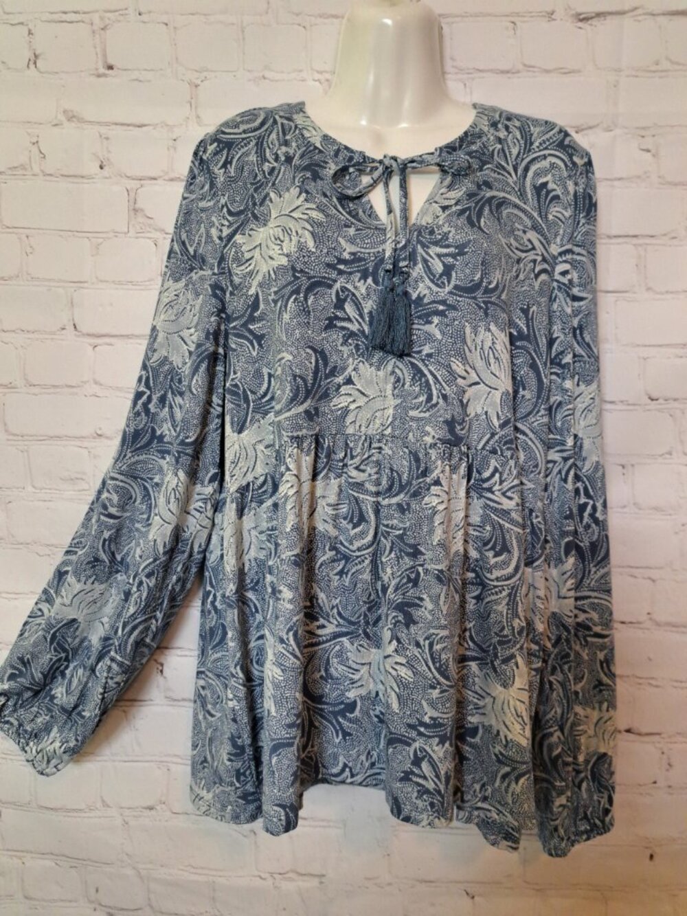 Wonderly NEW Ultrasoft Floral Peasant Top Tie Neck Size Large